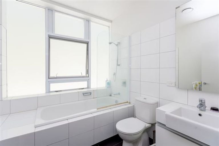 Photo of property in 22 Liardet Apartments, 22 Liardet Street, New Plymouth, 4310