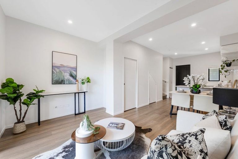 Photo of property in 6/47a Huntington Drive, Huntington Park, Auckland, 2013