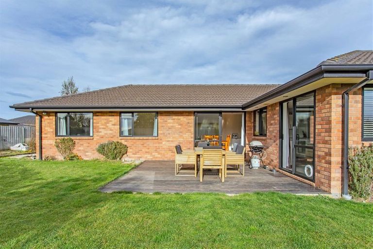 Photo of property in 72 Acacia Avenue, Rangiora, 7400