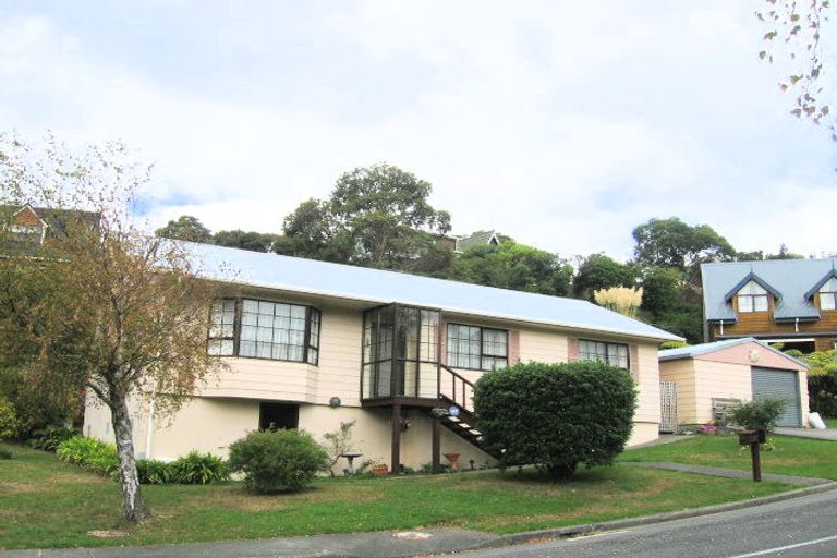 Photo of property in 1 Penny Lane, Silverstream, Upper Hutt, 5019