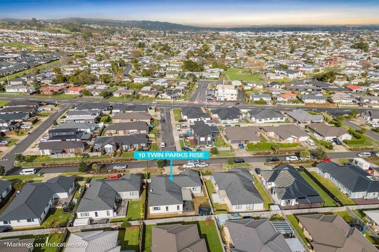 Photo of property in 10 Twin Parks Rise, Papakura, 2110