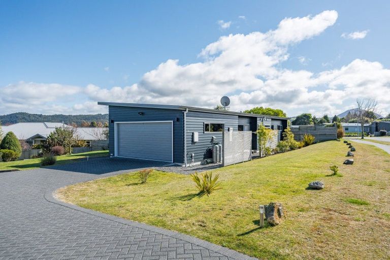 Photo of property in 76 Kenrigg Road, Kinloch, Taupo, 3377