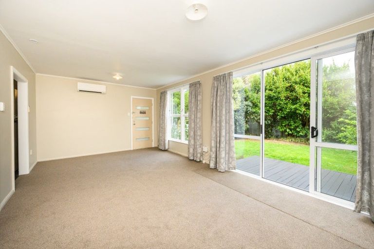 Photo of property in 26 Farnham Avenue, Highbury, Palmerston North, 4412