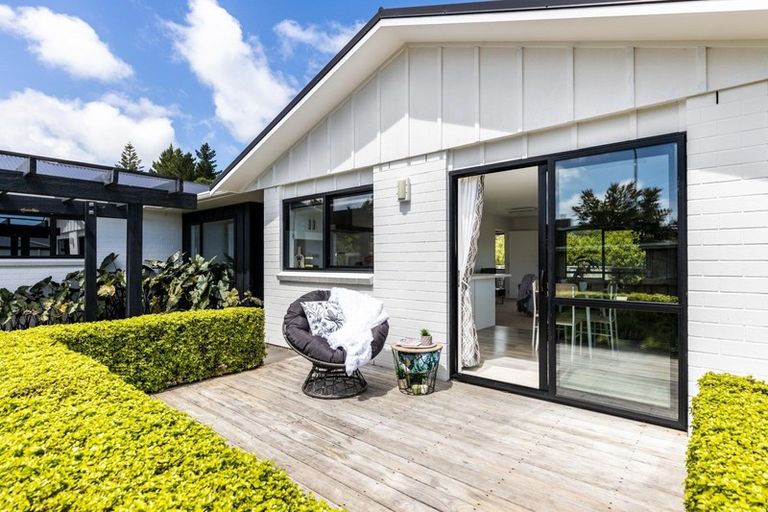 Photo of property in 11 Heta Road, Highlands Park, New Plymouth, 4312