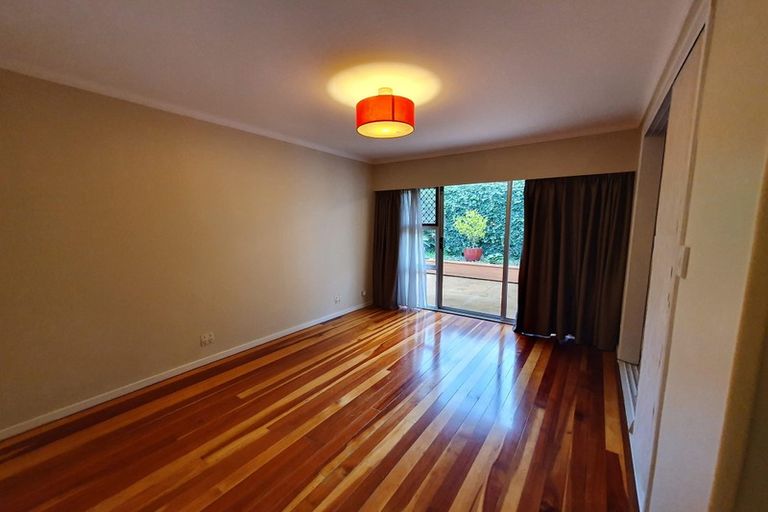 Photo of property in 19 Downsview Road, Pakuranga Heights, Auckland, 2010