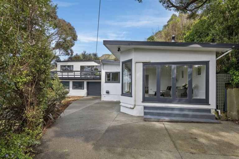 Photo of property in 1075 Dyers Pass Road, Governors Bay, Lyttelton, 8971