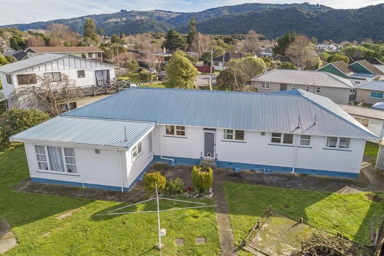 Photo of property in 12 Ross Grove, Trentham, Upper Hutt, 5018