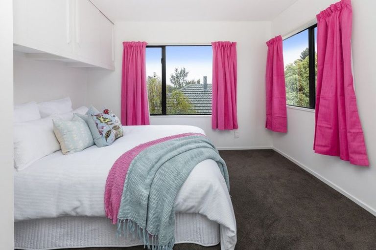 Photo of property in 10 Inca Place, Redwood, Christchurch, 8051