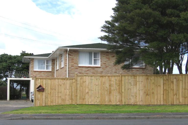 Photo of property in 35 Target Road, Totara Vale, Auckland, 0629