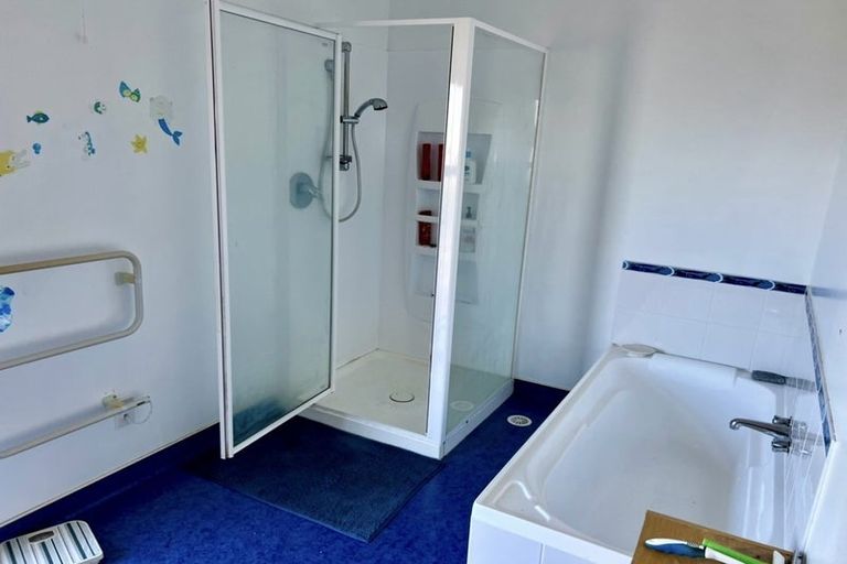 Photo of property in 41 Colchester Crescent, Newlands, Wellington, 6037