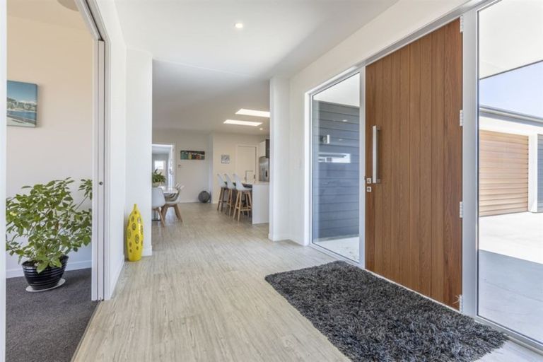 Photo of property in 33 Hartwell Drive, Kelvin Grove, Palmerston North, 4470