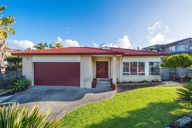 Photo of property in 48 Hogarth Rise, West Harbour, Auckland, 0618