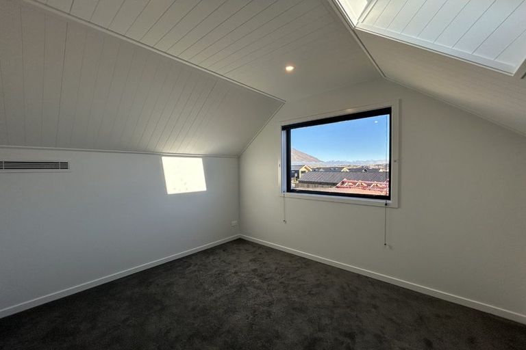 Photo of property in 15 Rowe Drive, Jacks Point, 9371