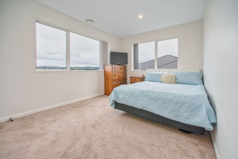 Photo of property in 11 San Casello Rise, Henderson, Auckland, 0612