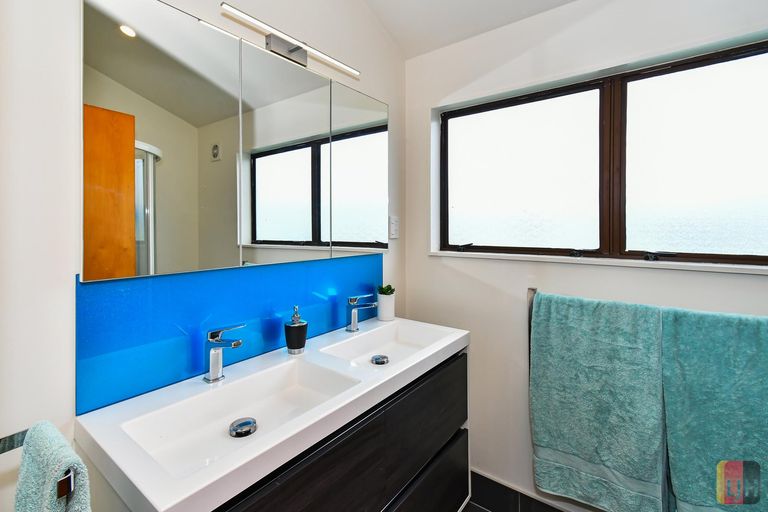 Photo of property in 14 Hadley Wood Drive, Wattle Downs, Auckland, 2103