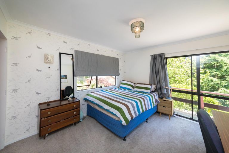 Photo of property in 35 Heathcote Place, Fitzherbert, Palmerston North, 4410