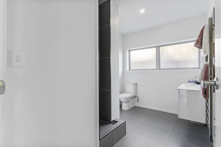 Photo of property in 24 Gulf Crest, Bucklands Beach, Auckland, 2012