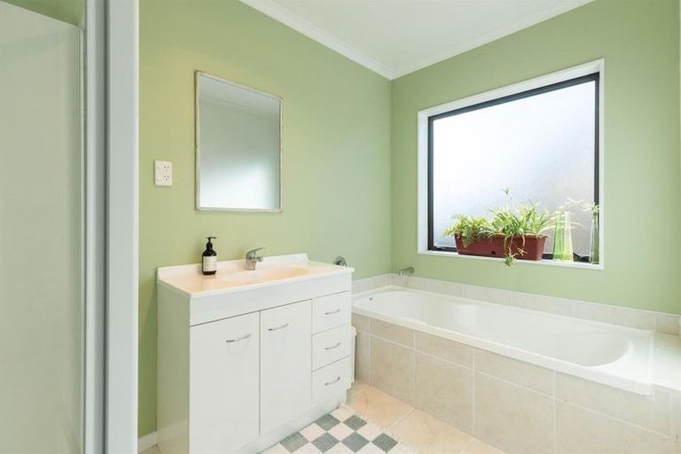 Photo of property in 17 Mavora Road, Lake Hayes, Queenstown, 9304