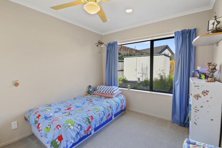 Photo of property in 6 Croftview Road, Wattle Downs, Auckland, 2103