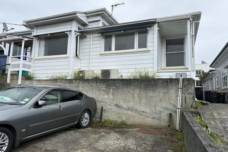 Photo of property in 52 Wright Street, Mount Cook, Wellington, 6021
