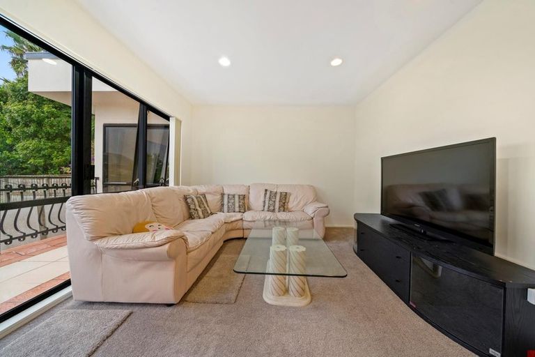 Photo of property in 1/27 Tumbridge Place, Somerville, Auckland, 2014