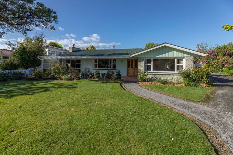 Photo of property in 49 Maidstone Road, Ilam, Christchurch, 8041