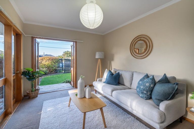 Photo of property in 1/32 Taupata Street, Redcliffs, Christchurch, 8081