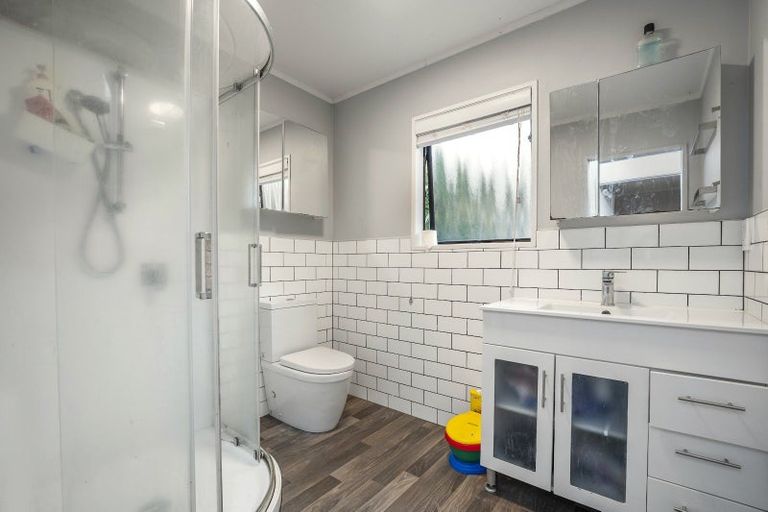 Photo of property in 37 Resolution Road, Welcome Bay, Tauranga, 3112