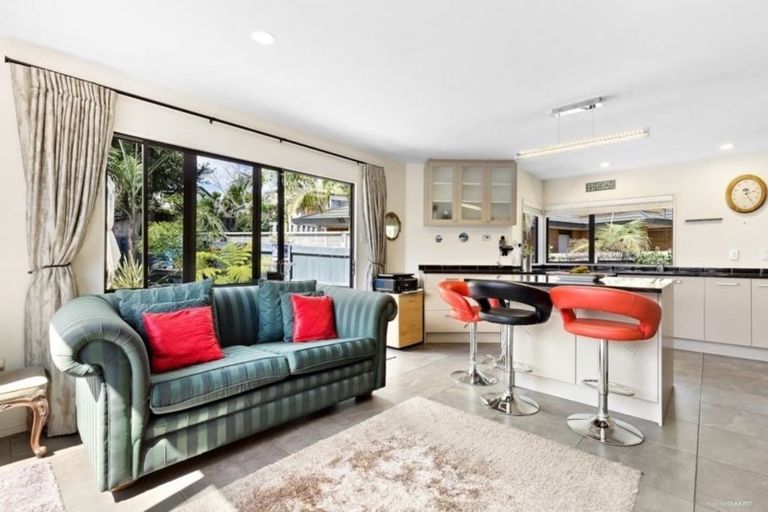 Photo of property in 23 Kerlin Crescent, West Harbour, Auckland, 0618