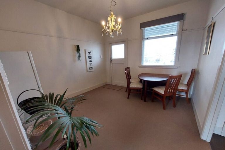 Photo of property in Devonport Apartments, 35/127 Saint Aubyn Street, New Plymouth, 4310