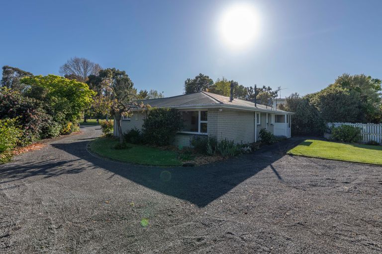 Photo of property in 49 Maidstone Road, Ilam, Christchurch, 8041
