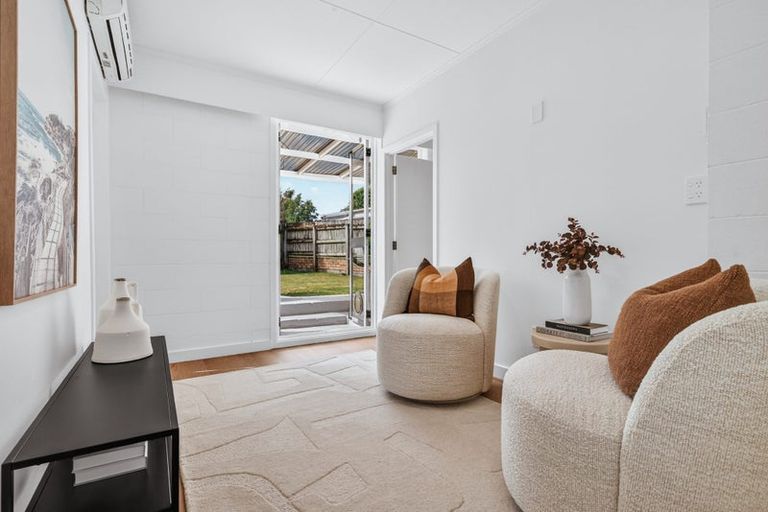 Photo of property in 1 Winston Street, Acacia Bay, Taupo, 3330