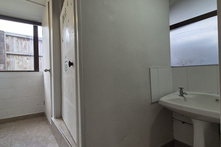 Photo of property in 1 Lauderdale Road, Birkdale, Auckland, 0626