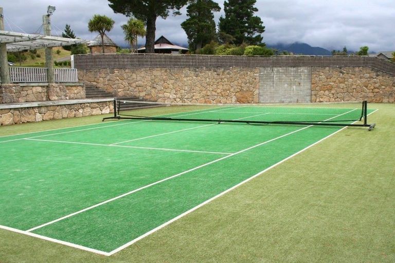 Photo of property in 86 Mount Marua Way, Timberlea, Upper Hutt, 5018