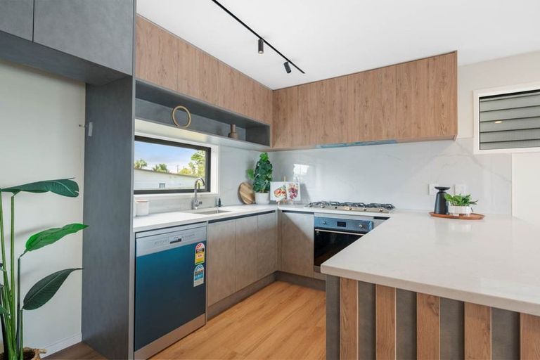 Photo of property in 95c Kervil Avenue, Te Atatu Peninsula, Auckland, 0610