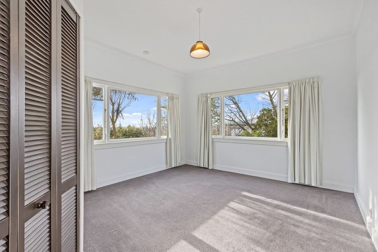 Photo of property in 12 Dyers Pass Road, Cashmere, Christchurch, 8022