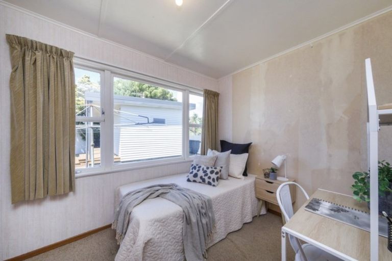 Photo of property in 6 Lockhart Avenue, Milson, Palmerston North, 4414