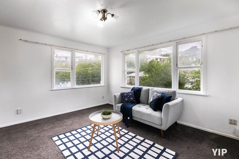 Photo of property in 1b Link Road, Newlands, Wellington, 6037