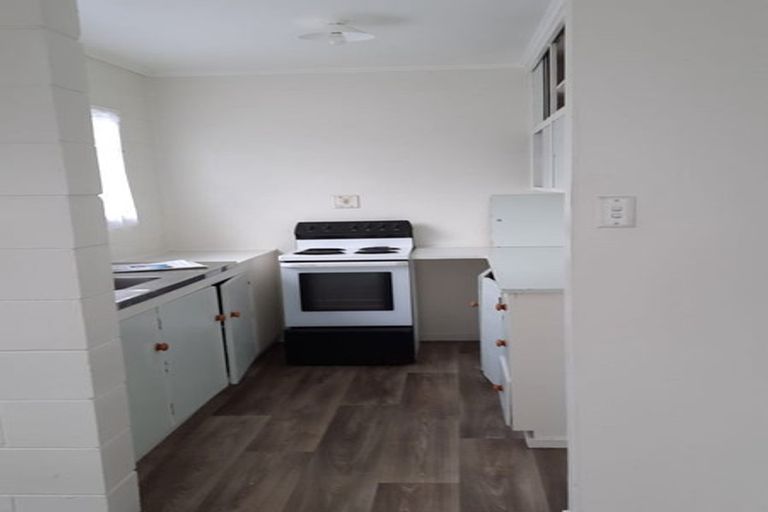 Photo of property in 4 Waimana Road, Conifer Grove, Takanini, 2112