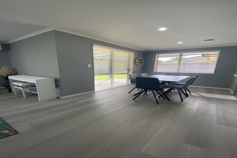 Photo of property in 8 Marlon Lane, East Tamaki, Auckland, 2016