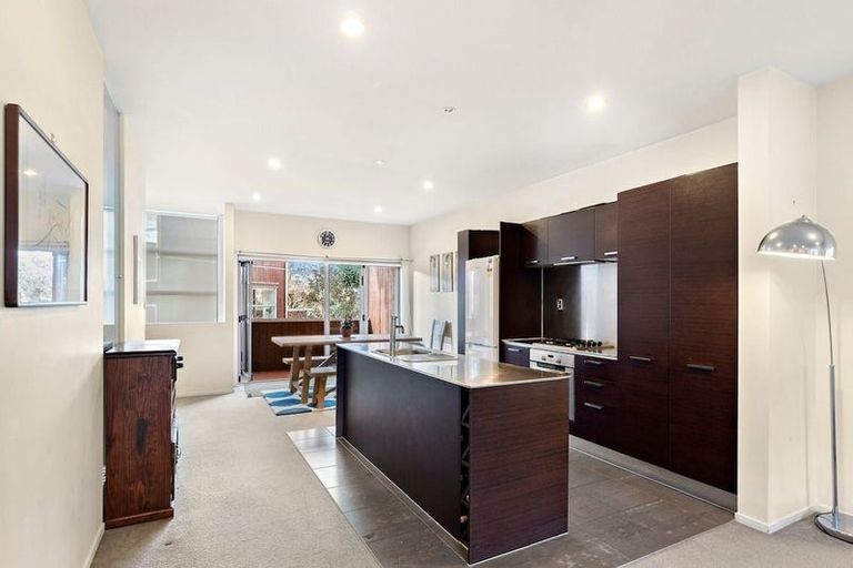 Photo of property in 76c Edmonton Road, Henderson, Auckland, 0612