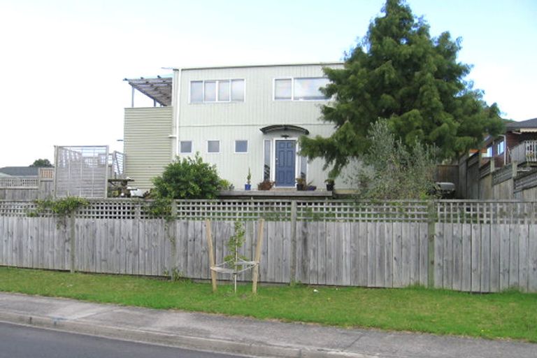 Photo of property in 2/58 Zefiro Drive, Massey, Auckland, 0614