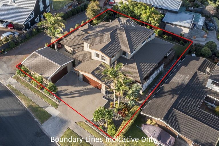 Photo of property in 3 Pounamu Place, Shelly Park, Auckland, 2014