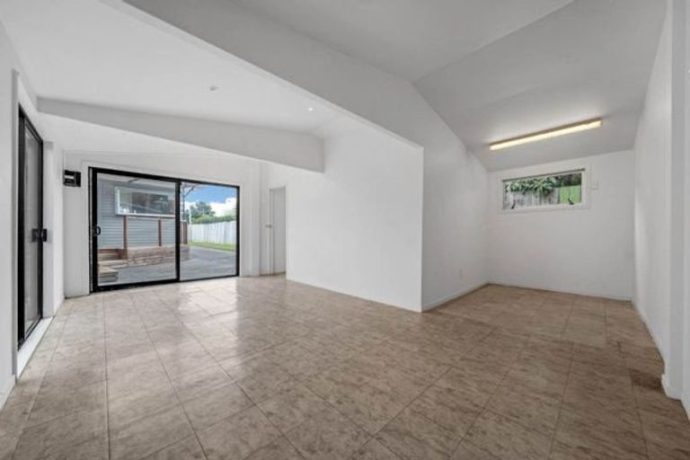 Photo of property in 54 Edgewater Drive, Pakuranga, Auckland, 2010