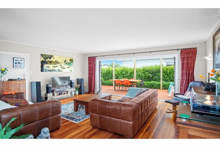 Photo of property in 16b Campbell Street, Waiuku, 2123