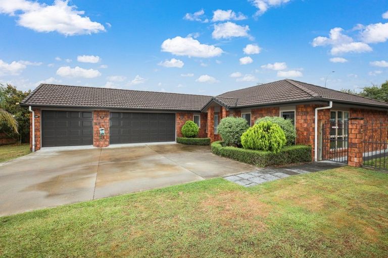 Photo of property in 19 Whitney Place, Rototuna North, Hamilton, 3210