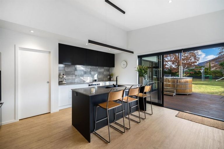 Photo of property in 21 Sarges Way, Lake Hawea, Wanaka, 9382