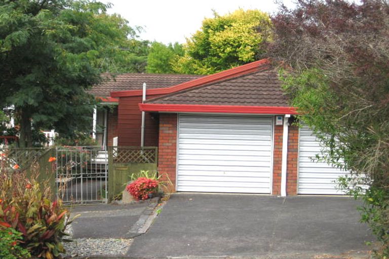 Photo of property in 5 Juneau Place, Glendene, Auckland, 0602