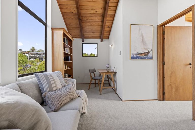 Photo of property in 26 Pacific Parade, Army Bay, Whangaparaoa, 0930
