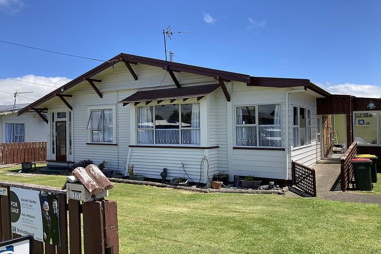 Photo of property in 11 Preston Street, Eltham, 4322